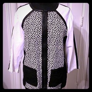 Chico’s Zenergy Black and White zip front Jacket